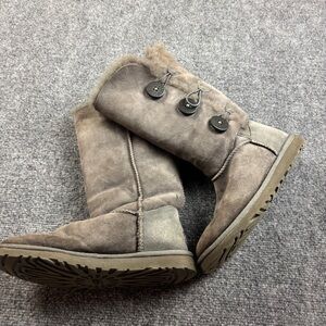 UGG Women’s Grey Bailey Button Triplet II Tall Boots size: 6